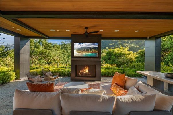 Exterior, Fireplace