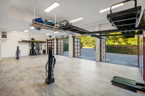 Garage, Interior
