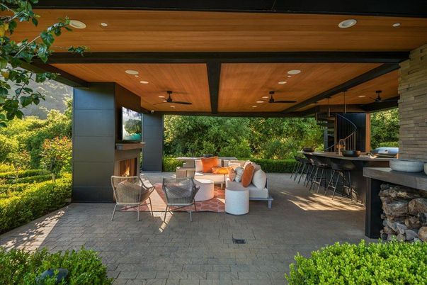 Exterior, Fireplace