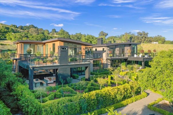 Backyard, Exterior, Facade, Modern