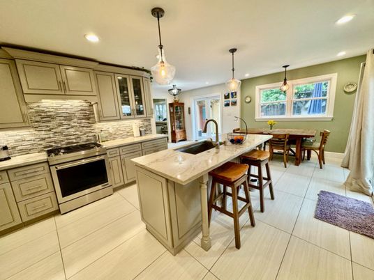 Dining room, Interior, Kitchen, Pendant Lights, Recessed Lighting, Stainless Steel Appliances