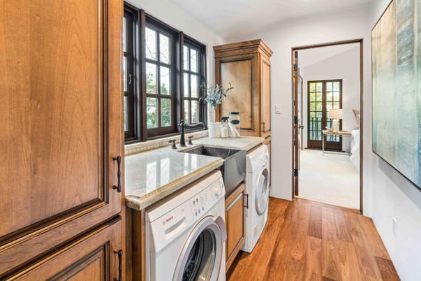 Interior, Washer, Wood Texture Flooring