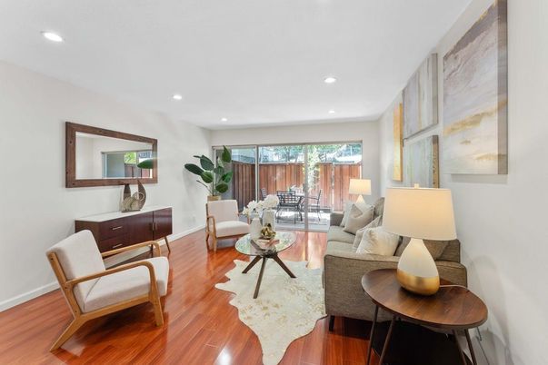 Interior, Living room, Recessed Lighting, Wood Texture Flooring