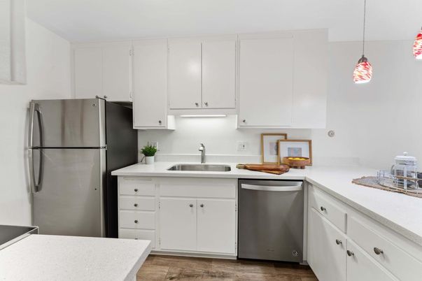 Interior, Kitchen, Pendant Lights, Wood Texture Flooring