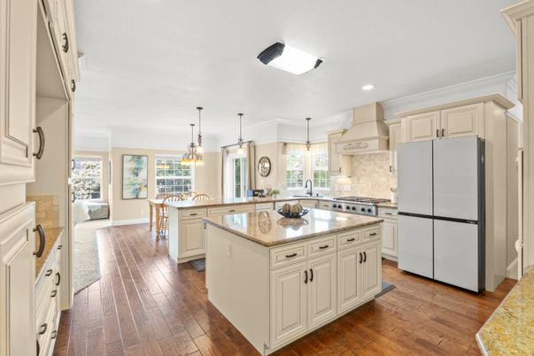 Dining room, Interior, Kitchen, Pendant Lights, Recessed Lighting, Wood Texture Flooring