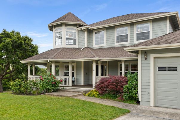 Attached, Exterior, Facade, Queen Anne Victorian