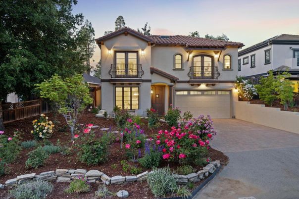 Attached, Exterior, Facade, Mediterranean