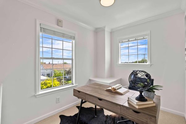 Home Office, Interior