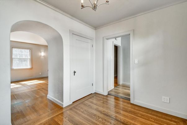 Chandelier, Empty room, Interior, Wood Texture Flooring