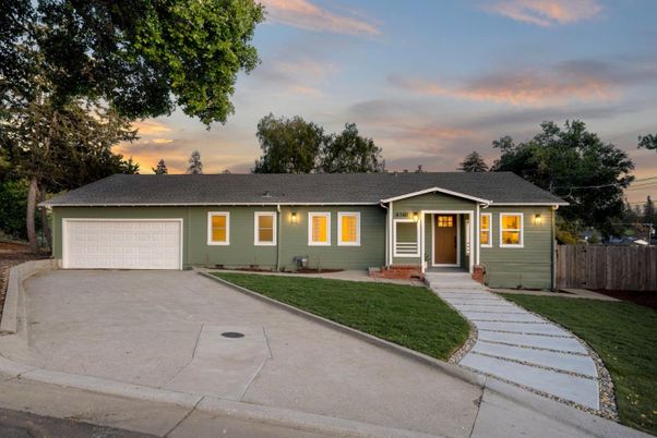 Attached, Exterior, Facade, Ranch