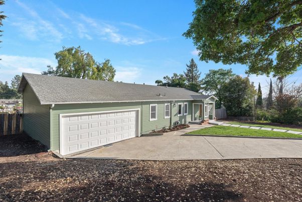 Attached, Exterior, Facade, Ranch