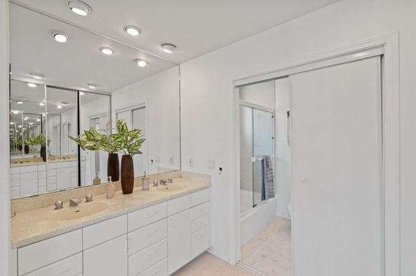 Bathroom, Dual Sink Vanities, Interior, Recessed Lighting