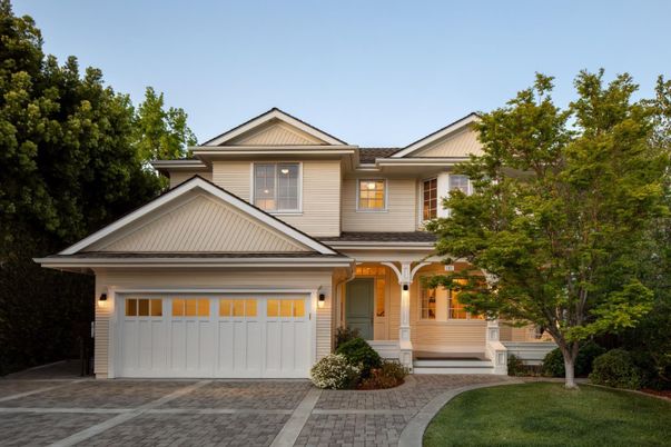 Attached, Exterior, Facade, American Craftsman