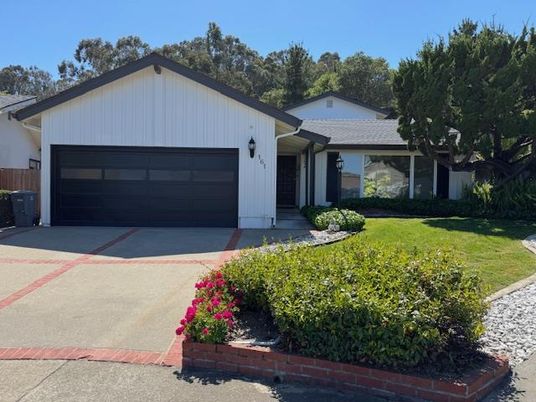 Attached, Exterior, Facade, Ranch
