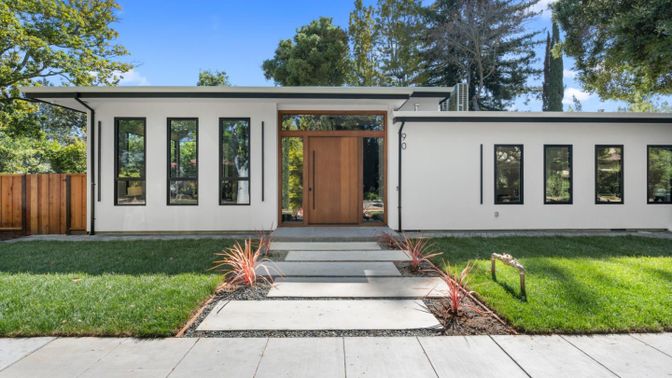 Exterior, Facade, Modern
