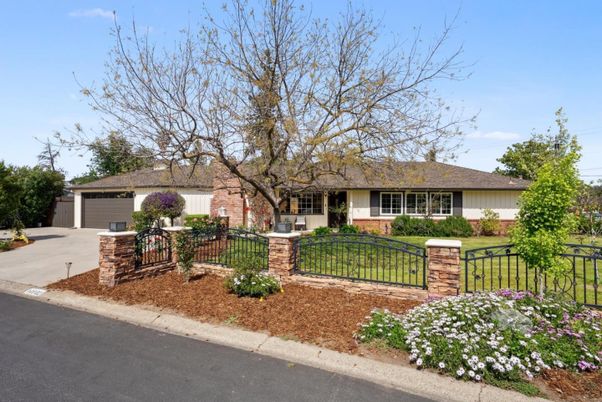 Attached, Exterior, Facade, Brick Facade, Ranch