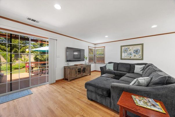 Interior, Living room, Recessed Lighting, Wood Texture Flooring