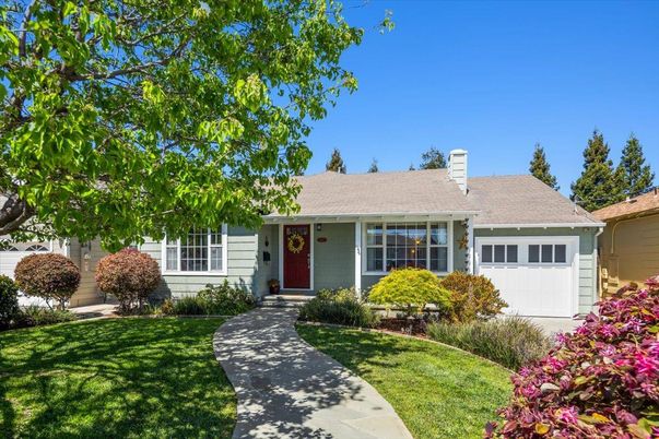 Attached, Exterior, Facade, Ranch