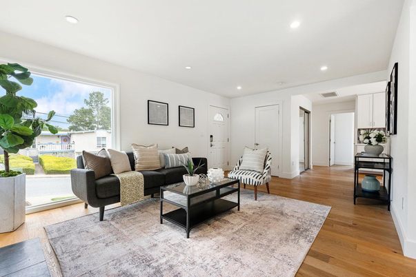 Interior, Living room, Recessed Lighting, Wood Texture Flooring