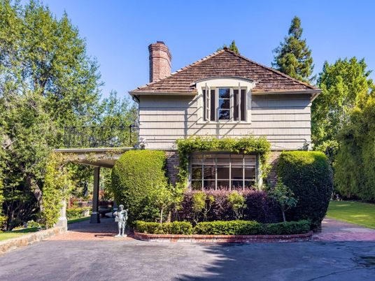 Exterior, Facade, Brick Facade, Queen Anne Victorian