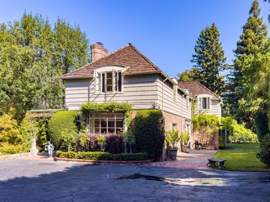 Exterior, Facade, Brick Facade, Queen Anne Victorian