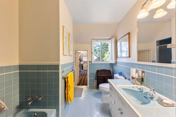 Bathroom, Interior, Tile Countertops