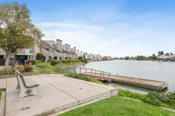 Exterior, Lake