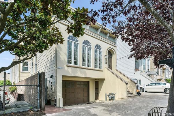 Attached, Exterior, Facade, Mediterranean