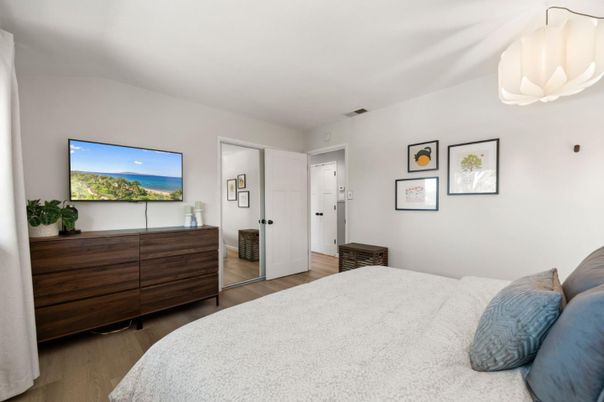Bedroom, Interior, Pendant Lights, Wood Texture Flooring