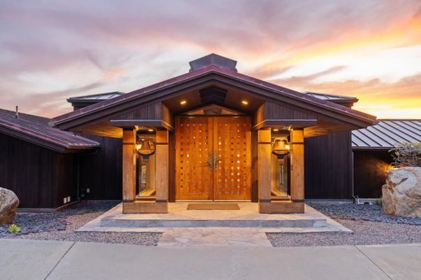 Exterior, Facade, Modern