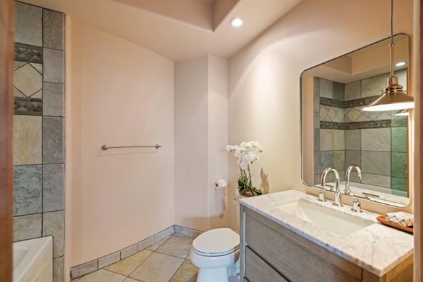 Bathroom, Interior, Recessed Lighting
