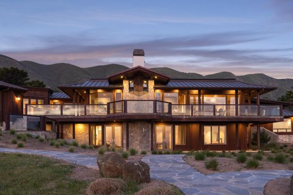 Exterior, Facade, Modern