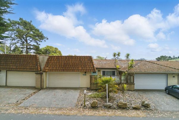 Attached, Exterior, Facade, Ranch
