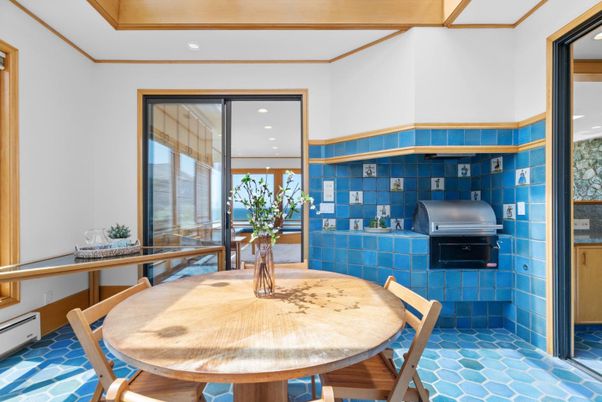 Dining room, Interior, Recessed Lighting