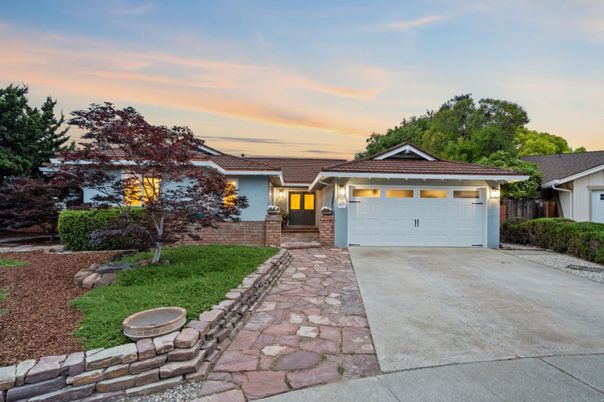 Attached, Exterior, Facade, Ranch