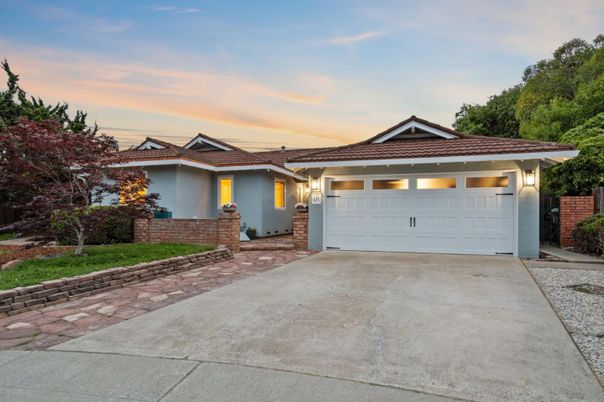 Attached, Exterior, Facade, Ranch