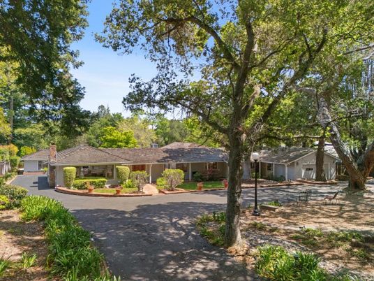Backyard, Exterior, Facade, Ranch