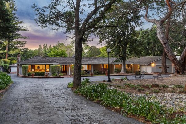 Backyard, Exterior, Facade, Ranch