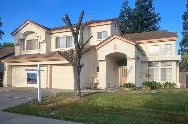 Attached, Exterior, Facade, Mediterranean