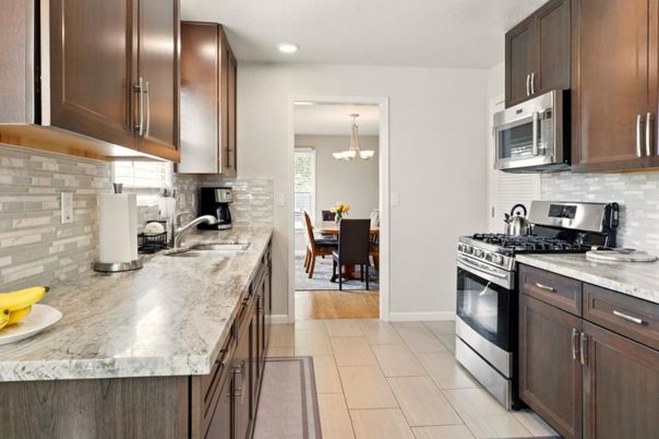 Chandelier, Dining room, Interior, Kitchen, Pendant Lights, Recessed Lighting, Stainless Steel Appliances, Wood Texture Flooring