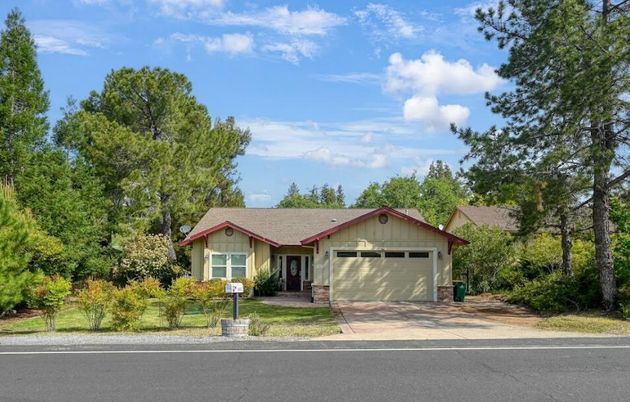 Attached, Exterior, Facade, Ranch