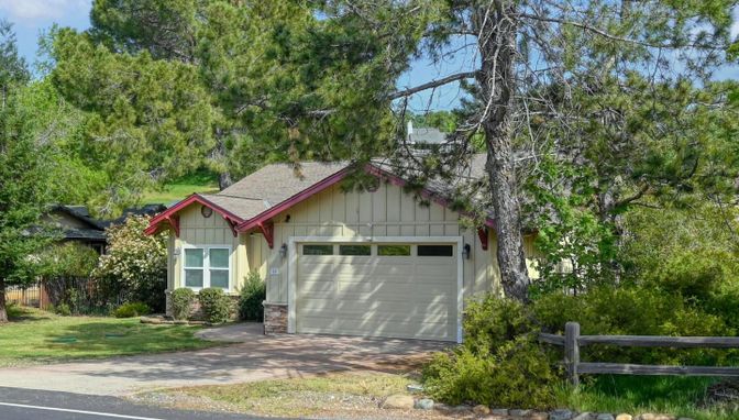 Attached, Exterior, Facade, Ranch