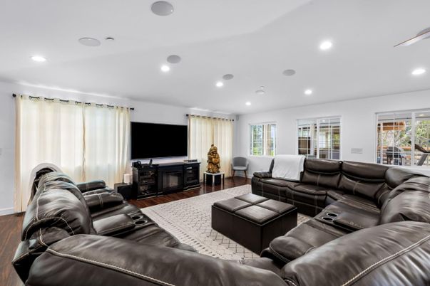 Interior, Living room, Recessed Lighting, Wood Texture Flooring