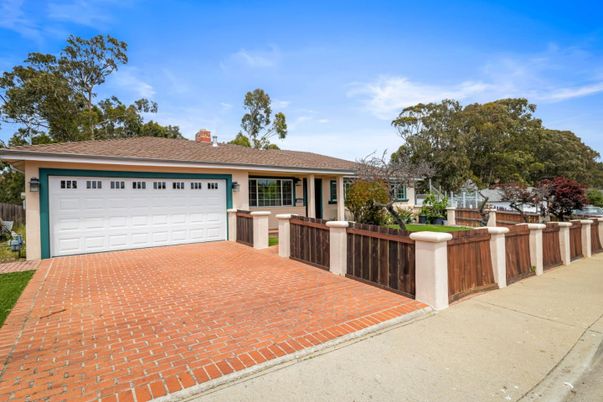 Attached, Exterior, Facade, Ranch