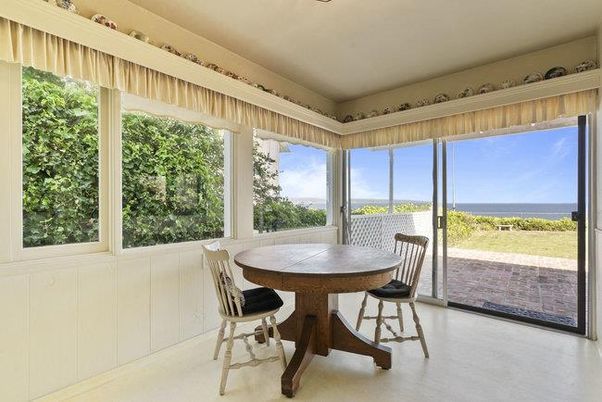 Dining room, Interior, Water