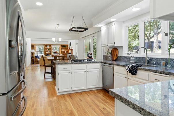 Chandelier, Dining room, Interior, Kitchen, Pendant Lights, Recessed Lighting, Stainless Steel Appliances, Wood Texture Flooring