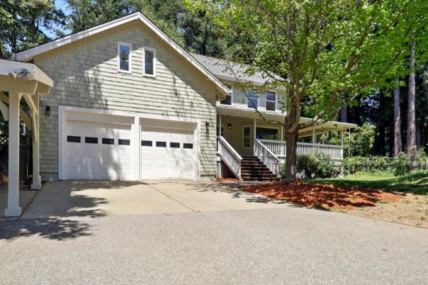 Attached, Exterior, Facade, American Craftsman
