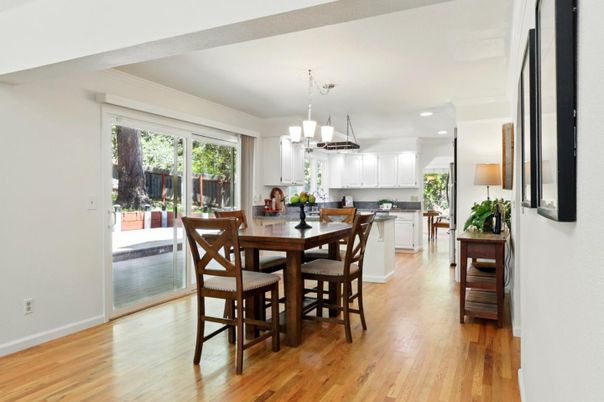 Chandelier, Dining room, Interior, Kitchen, Pendant Lights, Recessed Lighting, Wood Texture Flooring