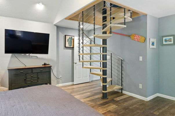 Interior, Recessed Lighting, Wood Texture Flooring