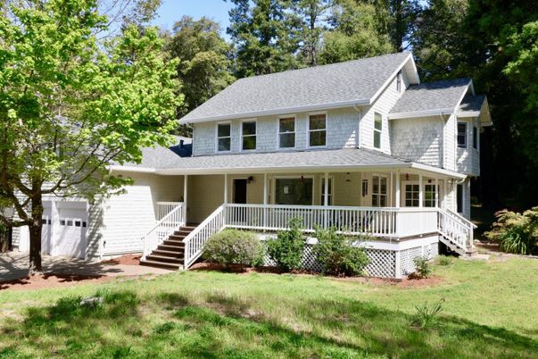 Attached, Exterior, Facade, Farmhouse